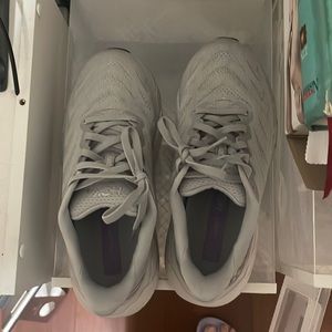 Hoka arahi 6 have the original box